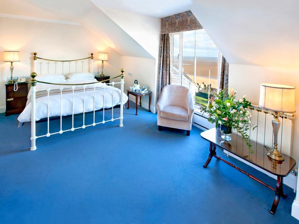 Kingsway Hotel. Клийторпс Екстериор снимка
