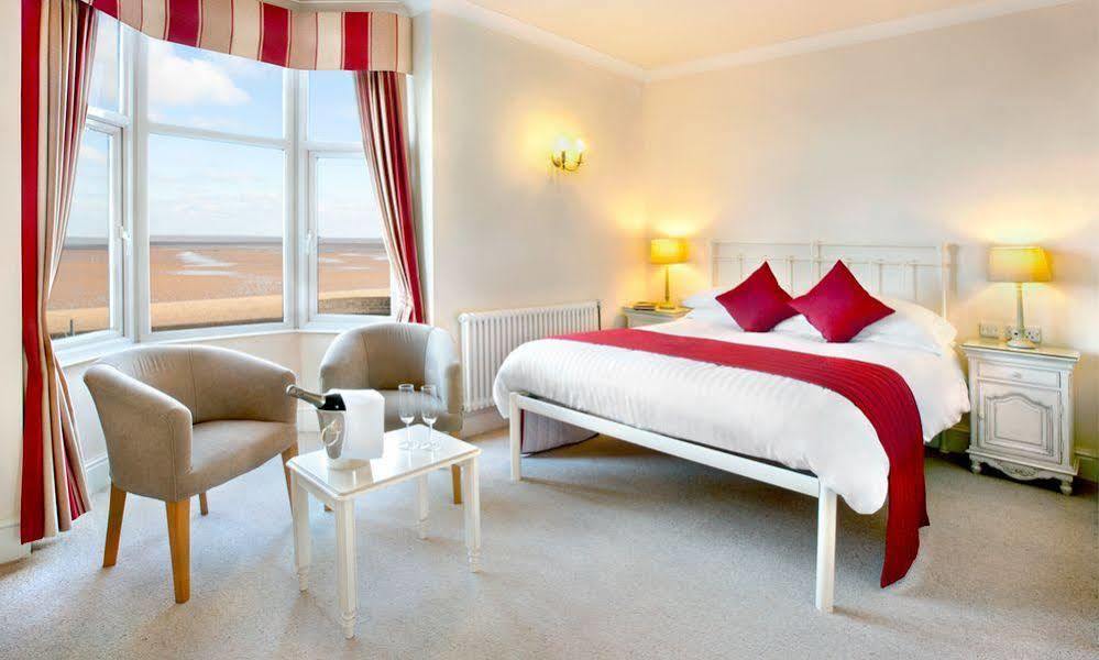Kingsway Hotel. Клийторпс Екстериор снимка